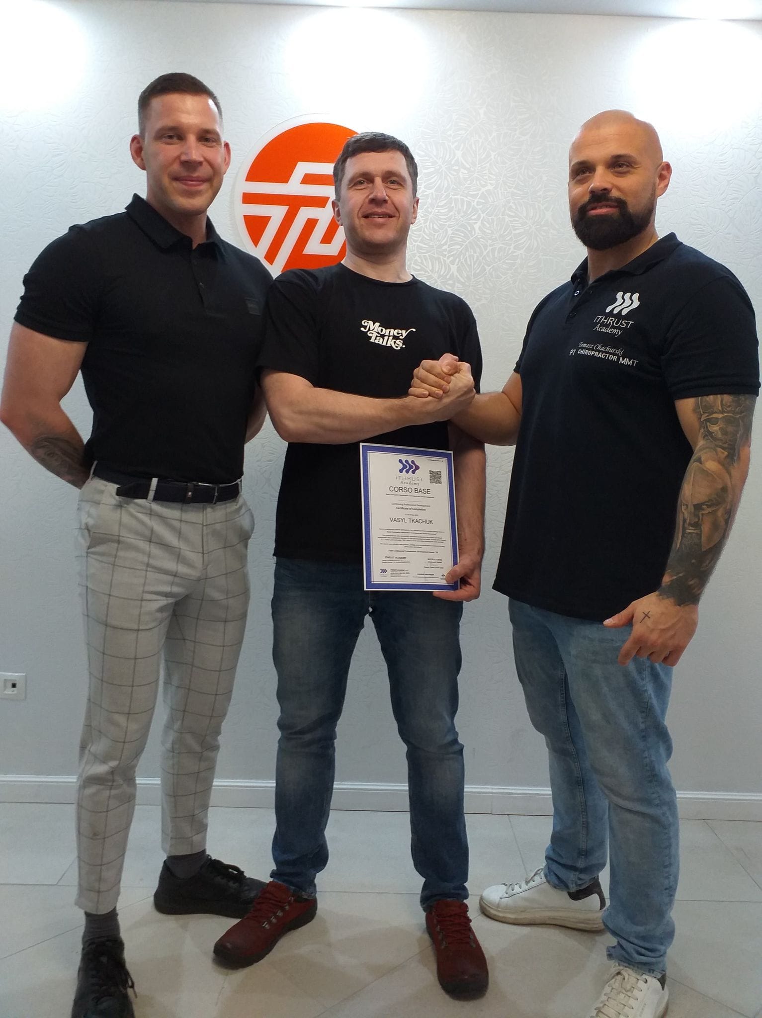 Kwalifikacje, które czujesz! Certyfikat hiropraktyki prosto od Tomasza "Toony" Chachurskiego!